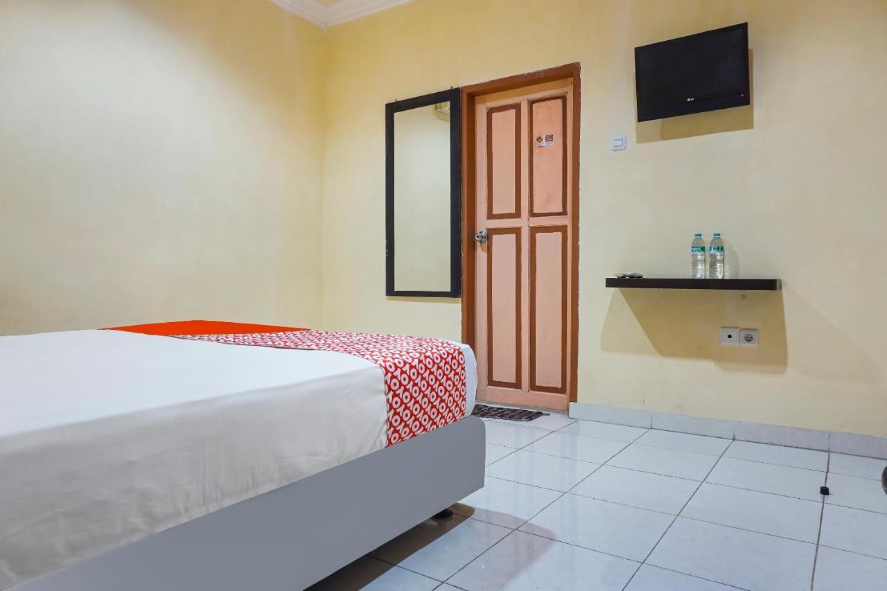 Oyo 90923 Makassar Cottage Balangberu Buitenkant foto