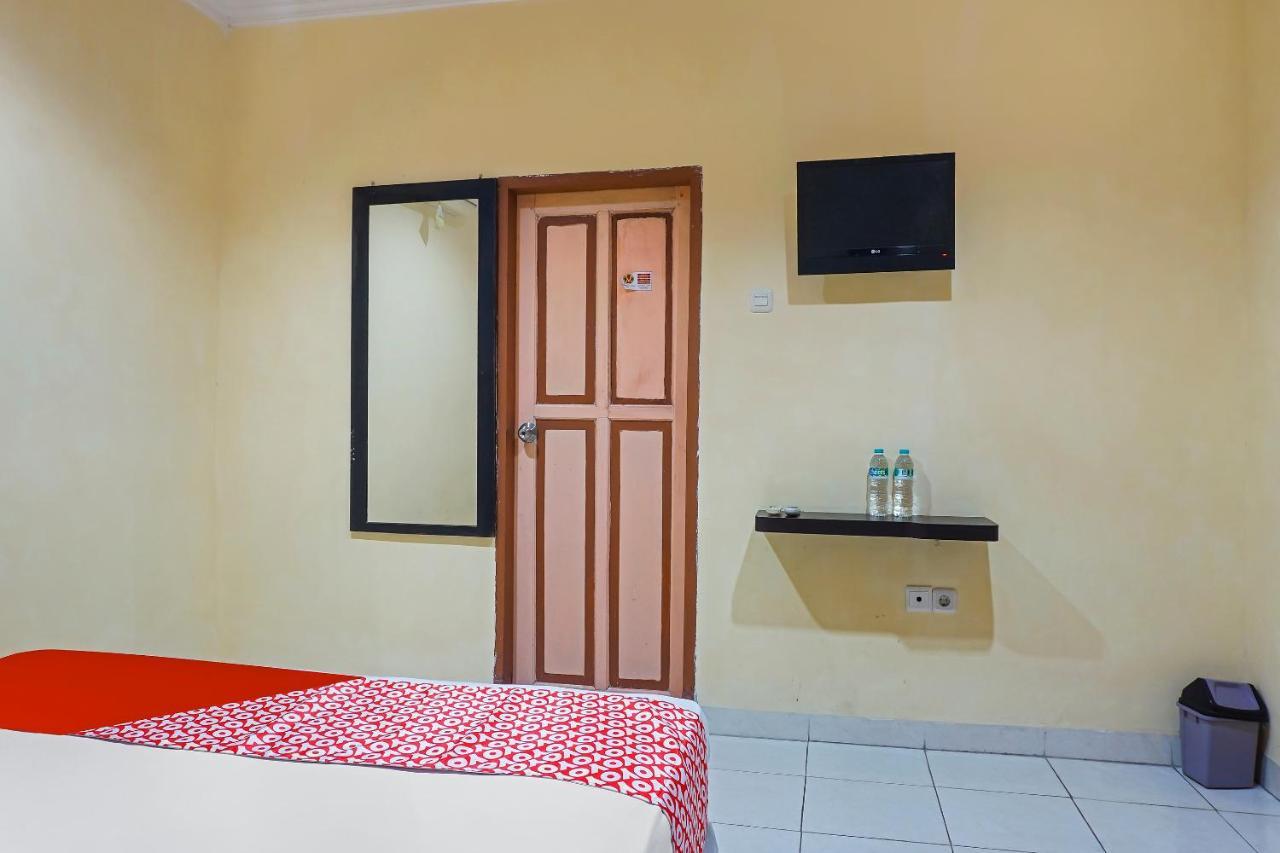 Oyo 90923 Makassar Cottage Balangberu Buitenkant foto