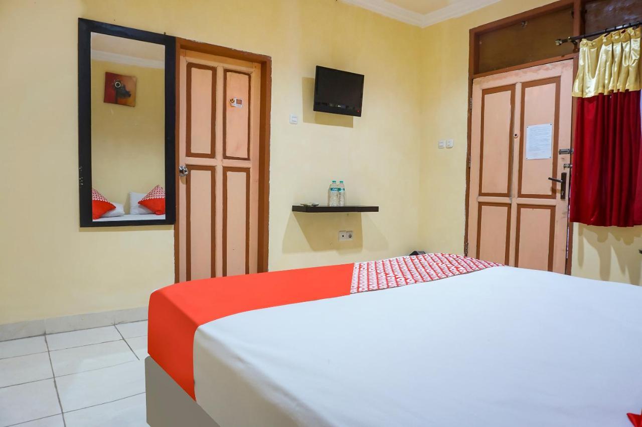 Oyo 90923 Makassar Cottage Balangberu Buitenkant foto